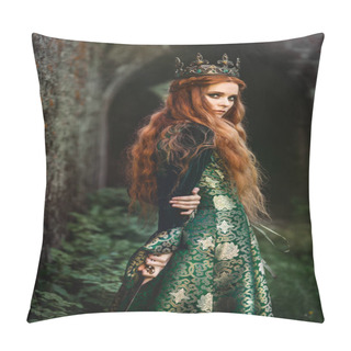Personality  Ginger Queen Near The Castle Pillow Covers