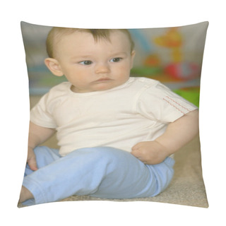 Personality  Baby Sitting On Floor Pillow Covers