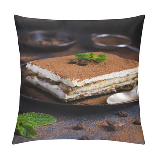 Personality  Traditional Italian Dessert Tiramisu On Blake Plate Pillow Covers