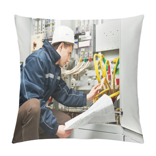 Personality  Electrician Checking Cabling Power Line Pillow Covers
