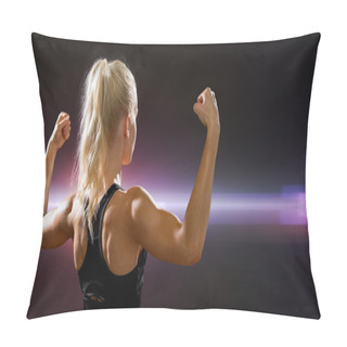 Personality  Sporty Woman From The Back Flexing Her Biceps Pillow Covers