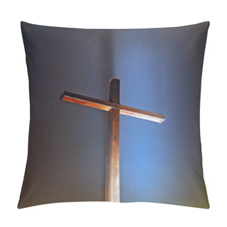 Personality  Illuminated Wooden Christian Cross In The Background Of Night Sk Pillow Covers