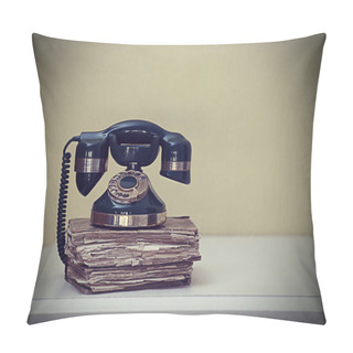 Personality  Vintage Telephone On White Table Pillow Covers