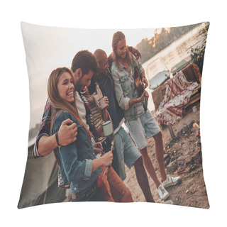 Personality  Young People In Casual Wear Standing On Beach At Lake With Sunset, Man Playing Guitar  Pillow Covers