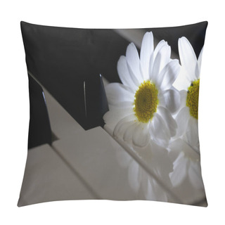 Personality  White Daisy Flower On Piano Keys Pillow Covers