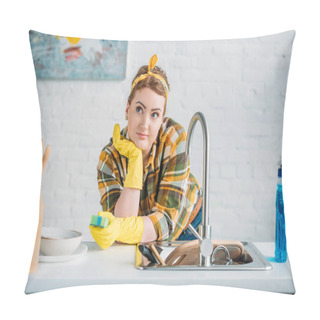 Personality  Beautiful Woman Leaning On Kitchen Counter And Holding Washing Sponge Pillow Covers