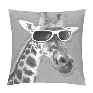 Personality  Portrait Of A Giraffe With Hipster Sunglasses. Illustration In Draw Pillow Covers