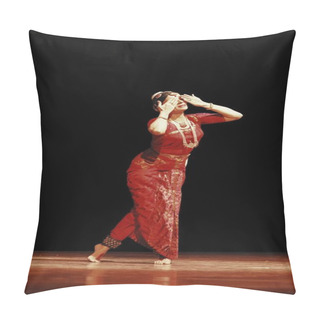 Personality  Indian Classical Dancer Malavika Sarrukkai Performing A Solo Bharat Natyam Dance, India Pillow Covers