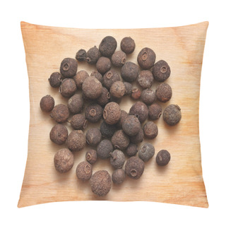 Personality  Pimento Peppercorns Macro On Wooden Board Pillow Covers