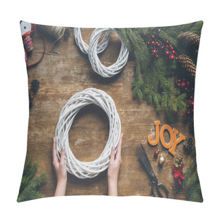 Personality  Florist Making Christmas Wreath Pillow Covers