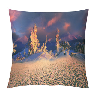 Personality  Ridges In Snow And Ice Pillow Covers