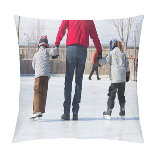 Personality  Family Having Fun At The Skating Rink Pillow Covers