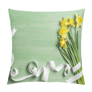 Personality  View From Above Of Bouquet Of Daffodils Wrapped By White Ribbon On Green Background Pillow Covers