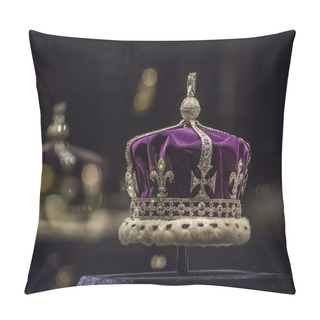 Personality  Crown - Symbol Of British Monarchy Pillow Covers