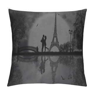 Personality  Lovers In Paris At Night Pillow Covers