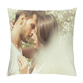 Personality  Attractive Kissing Couple Pillow Covers