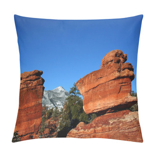 Personality  Balanced Rock And Pikes Peak Pillow Covers