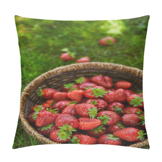 Personality  Sweet Fresh Strawberries In Wicker Basket On Green Grass Pillow Covers