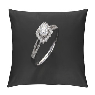 Personality  Diamond Ring On Black Background Pillow Covers