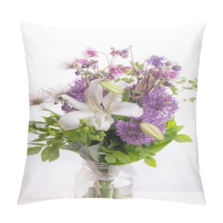 Personality  Beautiful Bouquet Flower In Vase Pillow Covers