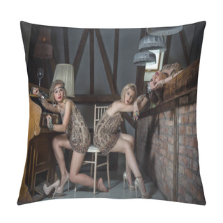 Personality  Lovely Girls Dressed In Flapper Style Outfits Pillow Covers