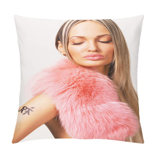 Personality  Beautiful Woman In A Pink Fur Collar Pillow Covers