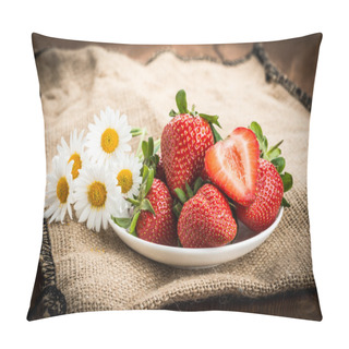 Personality  Beautiful Strawberries On The  Table Pillow Covers