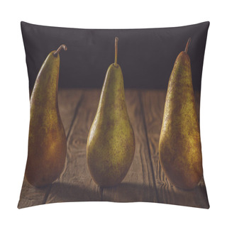 Personality  Close-up Shot Of Ripe Pears In Row On Rustic Wooden Table On Black Pillow Covers