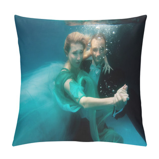 Personality  Beautiful Couple Dancing Underwater   Pillow Covers