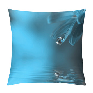 Personality  Water Drop Falling Off Leaf Pillow Covers