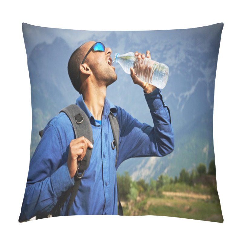 Personality  Thirsty Tourist Drink A Water Pillow Covers