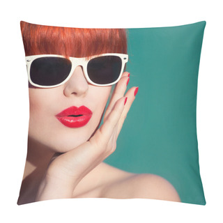 Personality  Young Woman With Sunglasses Pillow Covers