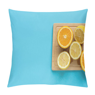 Personality  Top View Of Ripe Cut Lemon And Orange On Wooden Cutting Board On Blue Background Pillow Covers