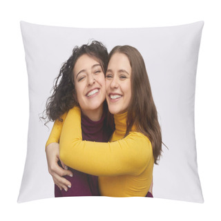 Personality  Best Friends Hugging And Cheerfully Smiling Pillow Covers