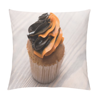 Personality  Black And Orange Delicious Halloween Cupcake On Wooden Table Pillow Covers