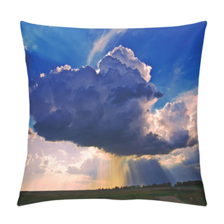 Personality  Big Cumuli Cloud With Sun Rays Pillow Covers