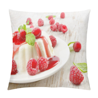 Personality  Delicious Dessert With Fresh Berries And Mint Pillow Covers