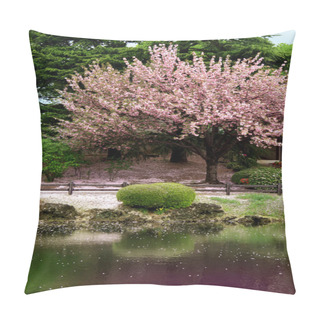 Personality  Cherry Blossom Tree On A Parc - Tokyo Pillow Covers