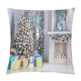 Personality  Decorated Christmas Tree And Wrapped Gifts  Pillow Covers