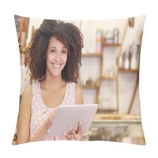 Personality  Beautiful Woman Using Digital Tablet Pillow Covers