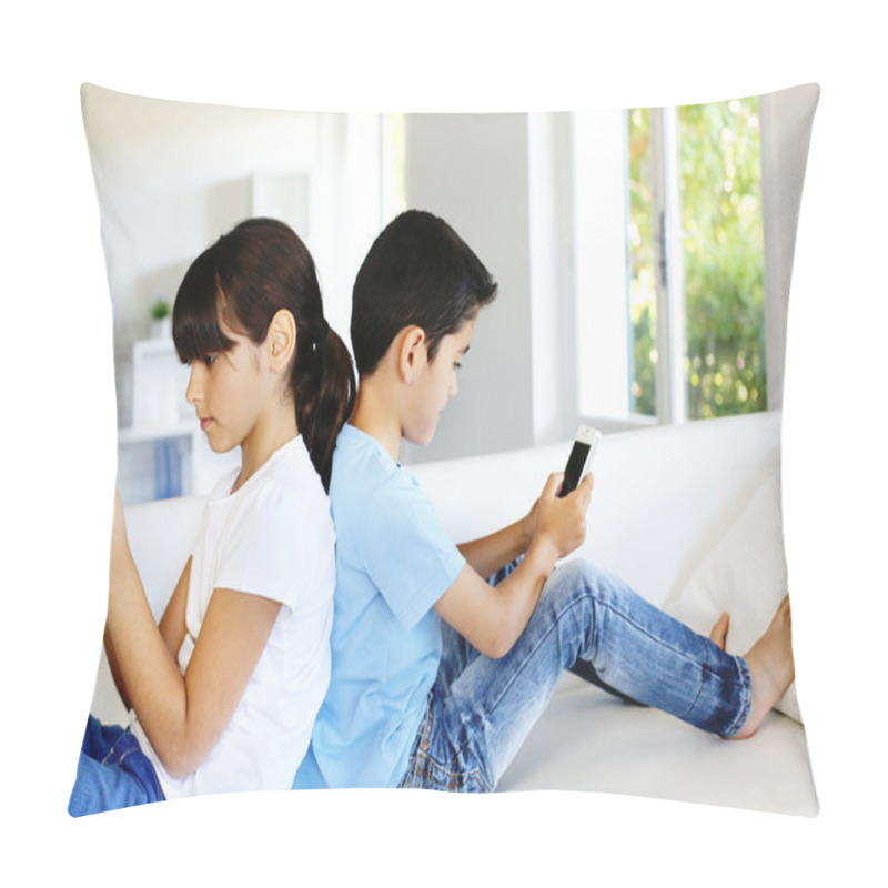 Personality  Kids Playing At Home With Smartphones Pillow Covers