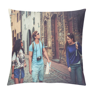 Personality  Multi Ethnic Friends Tourists With Map In Old City Pillow Covers