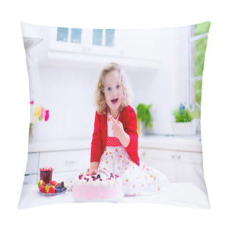 Personality  Little Girl Baking Strawberry Pie Pillow Covers