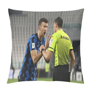 Personality  Ivan Perisic (FC Internazionale) Dispute With The Referee During Italian Football Coppa Italia Match Juventus FC Vs FC Internazionale At The Allianz Stadium In Turin, Italy, February 09, 2021 - Credit: LiveMedia/Claudio Benedetto Pillow Covers