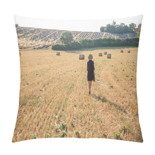 Personality  Back View Of Girl In Hat Walking On Agricultural Field With Hay Bales, Provence, France Pillow Covers