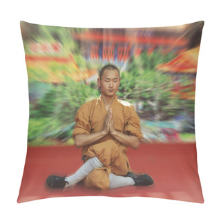 Personality  Shaolin Monks Do No-charge Show To Promote Chinese Martial Arts. Pillow Covers