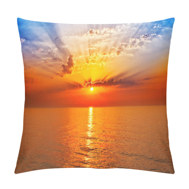 Personality  Sunrise in the sea pillow covers