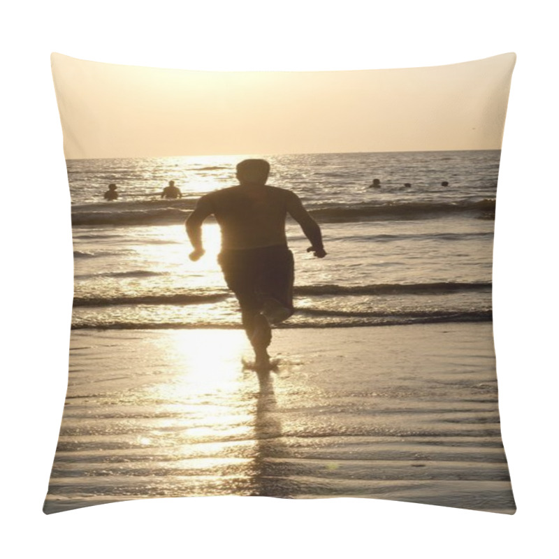 Personality  Man Running Into The Water pillow covers