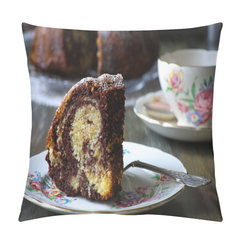 Personality  Traditional Homemade Chocolate Marble Cake And Cup Of Tea - Gugelhupf Pillow Covers