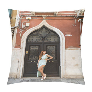 Personality  Full Length Of Elegant Woman Posing With Hand On Hip Near Medieval House In Venice Pillow Covers